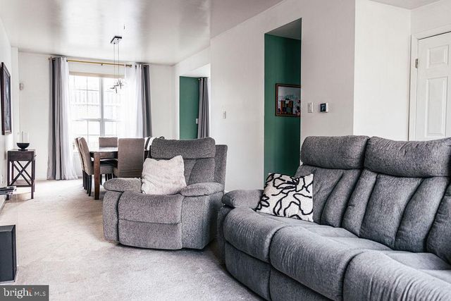 6707 CINNAMON DR, Philadelphia, PA 19128