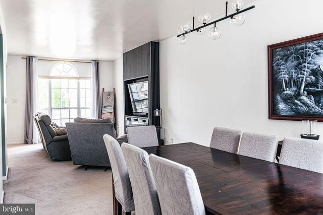 6707 CINNAMON DR, Philadelphia, PA 19128