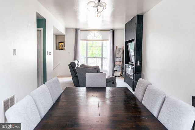 6707 CINNAMON DR, Philadelphia, PA 19128