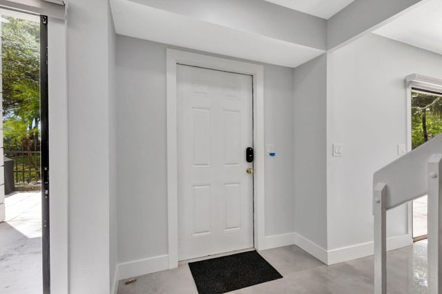 355 Prestwick Circle 4, Palm Beach Gardens, FL 33418