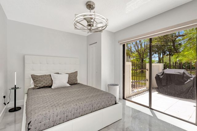 355 Prestwick Circle 4, Palm Beach Gardens, FL 33418