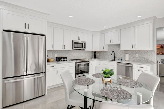 355 Prestwick Circle 4, Palm Beach Gardens, FL 33418