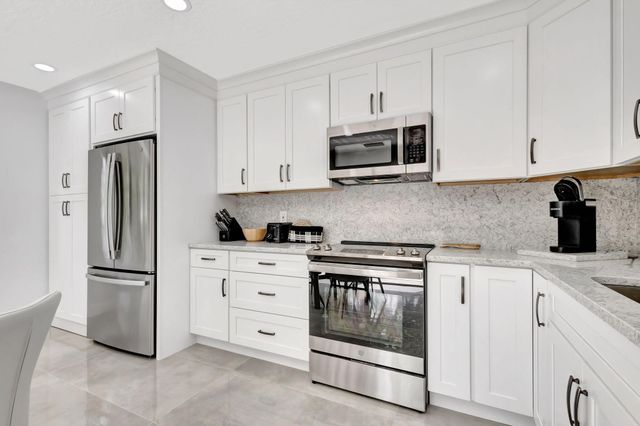 355 Prestwick Circle 4, Palm Beach Gardens, FL 33418