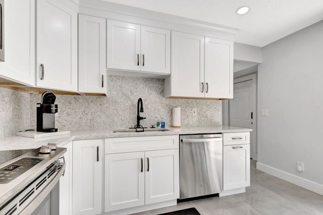 355 Prestwick Circle 4, Palm Beach Gardens, FL 33418