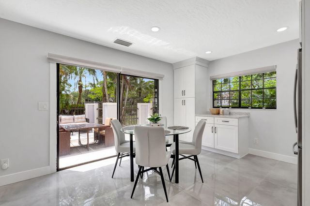 355 Prestwick Circle 4, Palm Beach Gardens, FL 33418