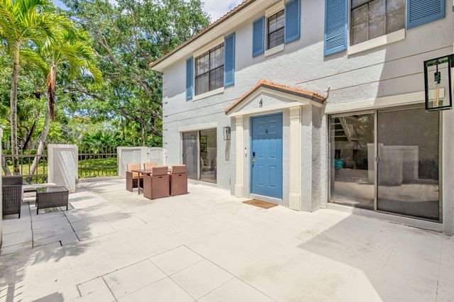 355 Prestwick Circle 4, Palm Beach Gardens, FL 33418