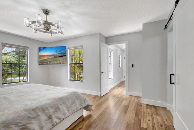 355 Prestwick Circle 4, Palm Beach Gardens, FL 33418