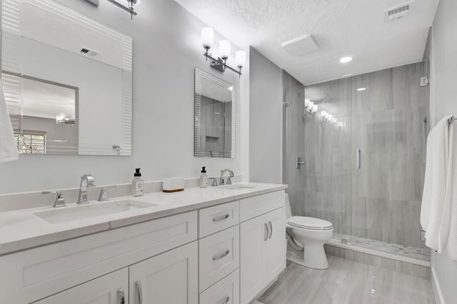 355 Prestwick Circle 4, Palm Beach Gardens, FL 33418