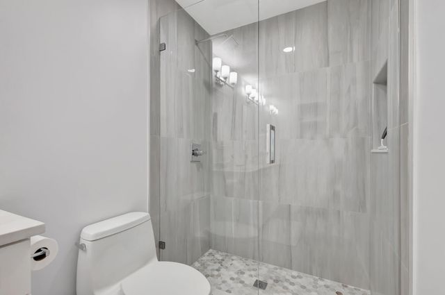 355 Prestwick Circle 4, Palm Beach Gardens, FL 33418