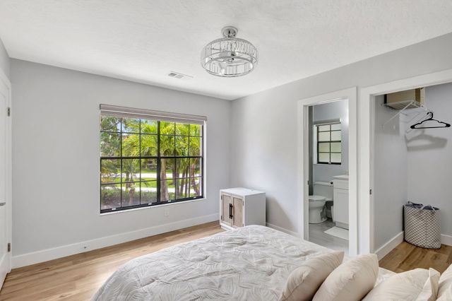 355 Prestwick Circle 4, Palm Beach Gardens, FL 33418