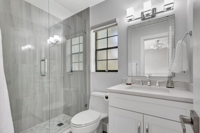 355 Prestwick Circle 4, Palm Beach Gardens, FL 33418