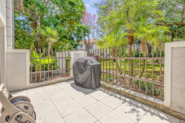 355 Prestwick Circle 4, Palm Beach Gardens, FL 33418