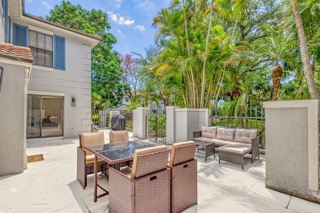 355 Prestwick Circle 4, Palm Beach Gardens, FL 33418