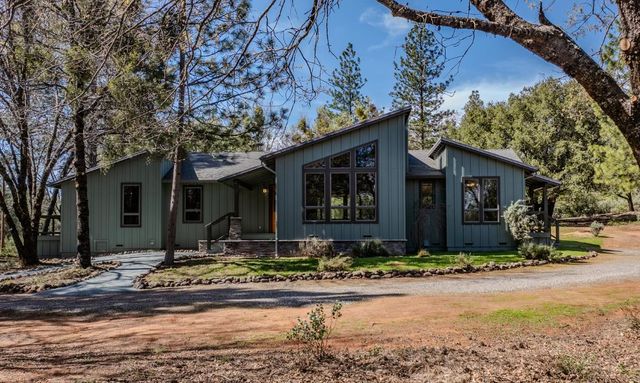 2863 April Ln, Mokelumne Hill, CA 95232