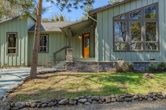 2863 April Ln, Mokelumne Hill, CA 95232