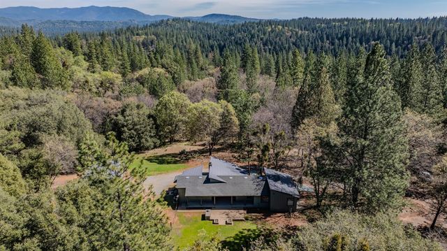 2863 April Ln, Mokelumne Hill, CA 95232
