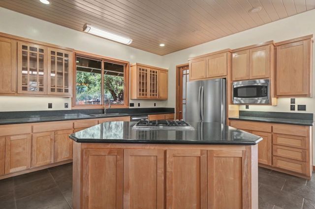 2863 April Ln, Mokelumne Hill, CA 95232