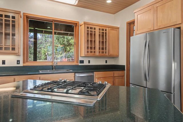 2863 April Ln, Mokelumne Hill, CA 95232