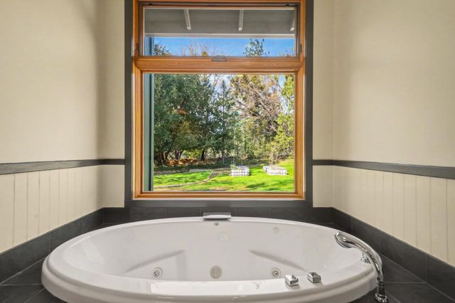 2863 April Ln, Mokelumne Hill, CA 95232