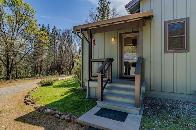 2863 April Ln, Mokelumne Hill, CA 95232