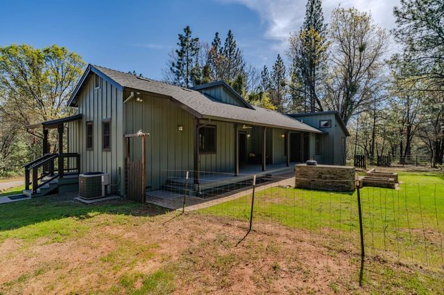 2863 April Ln, Mokelumne Hill, CA 95232