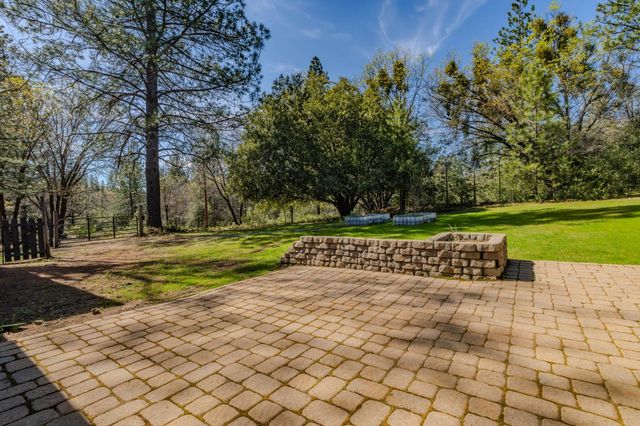 2863 April Ln, Mokelumne Hill, CA 95232