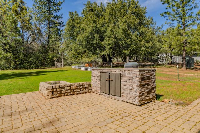 2863 April Ln, Mokelumne Hill, CA 95232