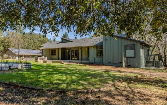 2863 April Ln, Mokelumne Hill, CA 95232