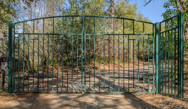 2863 April Ln, Mokelumne Hill, CA 95232