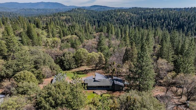 2863 April Ln, Mokelumne Hill, CA 95232