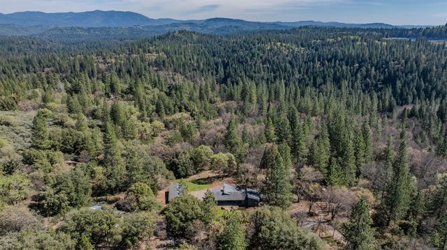 2863 April Ln, Mokelumne Hill, CA 95232