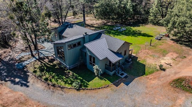 2863 April Ln, Mokelumne Hill, CA 95232