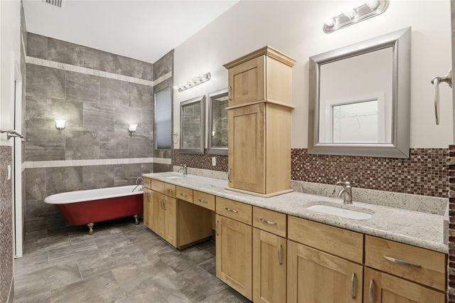 8963 SW 80TH AVENUE, Gainesville, FL 32608