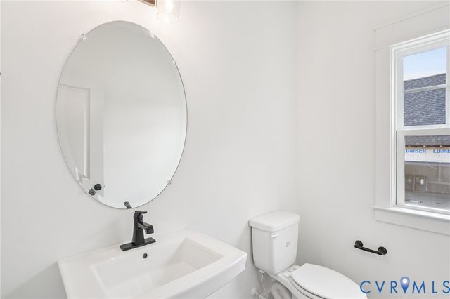 4013 Robins Ridge Dr, Moseley, VA 23120