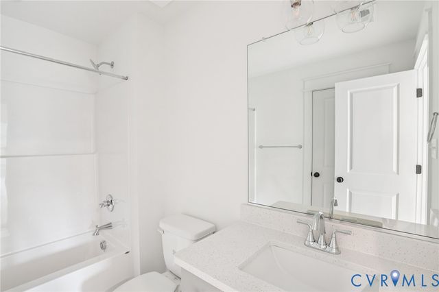 4013 Robins Ridge Dr, Moseley, VA 23120