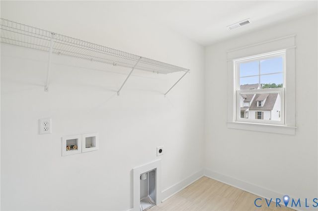 4013 Robins Ridge Dr, Moseley, VA 23120