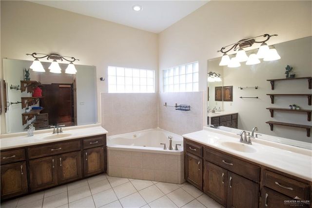 615 Melanie Drive, Pharr, TX 78577