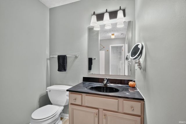 9715 Clippinger Road, Evansville, IN 47725