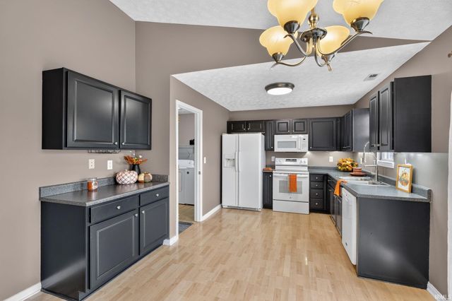 9715 Clippinger Road, Evansville, IN 47725