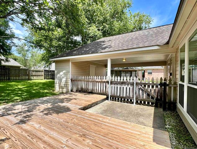 18440 Lakefield Ave, Baton Rouge, LA 70817