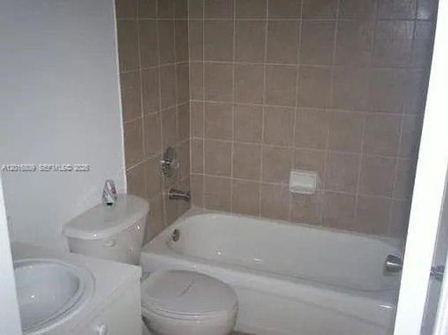 917 SW 8th Pl, Florida City, FL 33034
