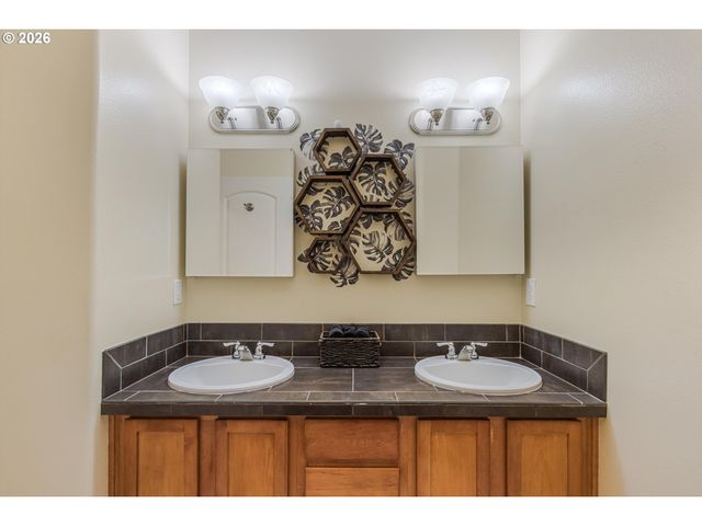 8201 Ne 53RD Way, Vancouver, WA 98662