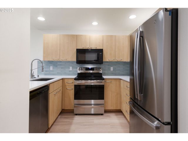 300 W 8TH St 220, Vancouver, WA 98660