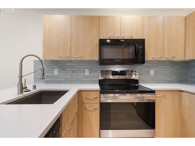 300 W 8TH St 220, Vancouver, WA 98660