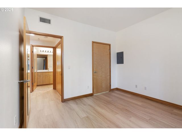 300 W 8TH St 220, Vancouver, WA 98660