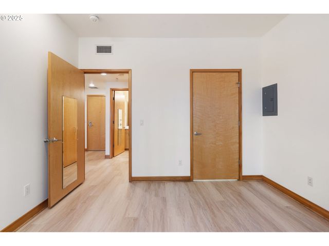 300 W 8TH St 220, Vancouver, WA 98660