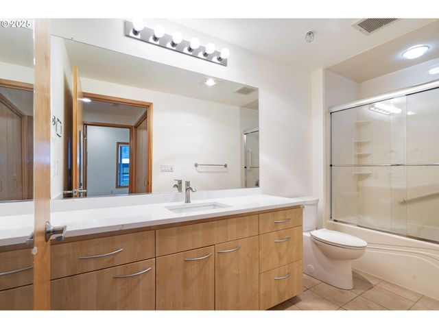 300 W 8TH St 220, Vancouver, WA 98660