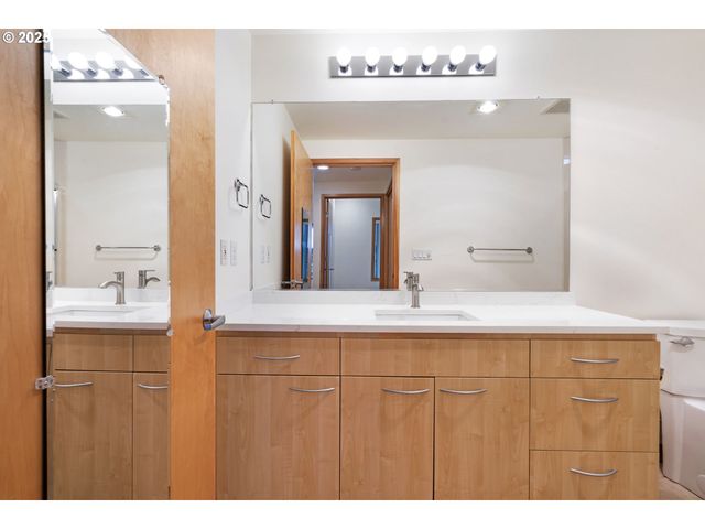 300 W 8TH St 220, Vancouver, WA 98660