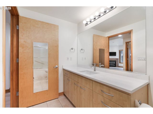 300 W 8TH St 220, Vancouver, WA 98660