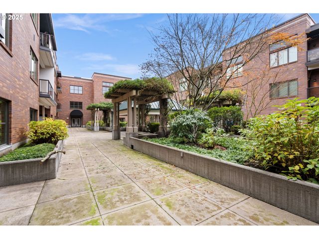 300 W 8TH St 220, Vancouver, WA 98660